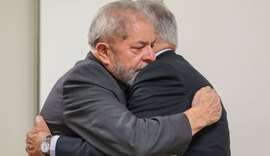 Lula recebe visita de FHC em hospital onde está Marisa Letícia