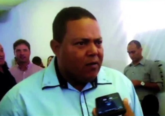 Julgamento sobre denúncia contra prefeito é suspenso