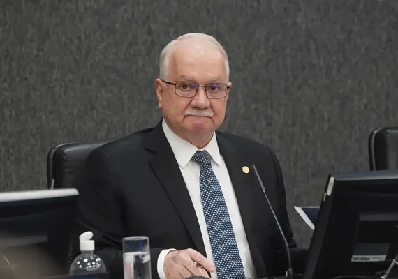 Edson Fachin aguarda explicações de ministros para decidir sobre crise