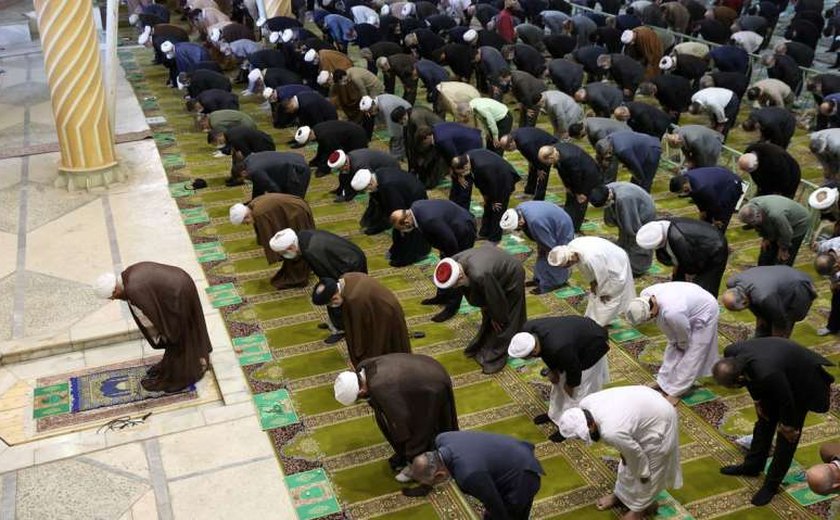 Teerã retoma orações de sexta-feira após quase dois anos