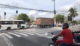 Prefeitura de Maceió entrega contorno de quadra na Bomba do Gonzaga