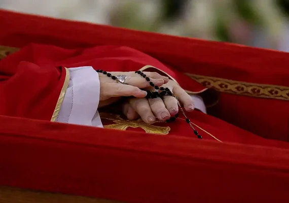 Velório do Papa Francisco é aberto ao público no Vaticano