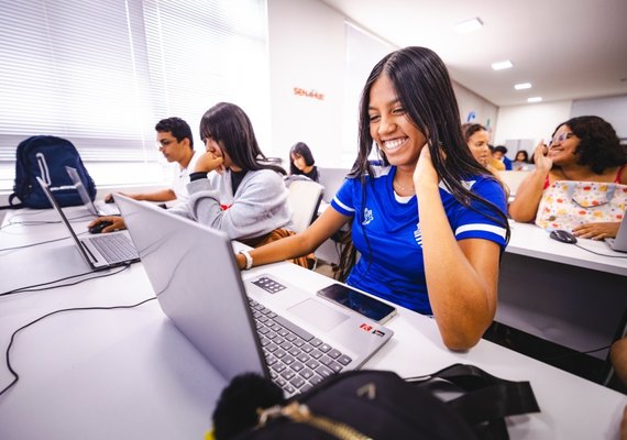 Jovens têm acesso a cursos profissionalizantes gratuitos em Maceió