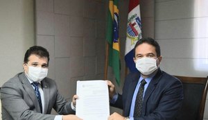 Ricardo Nezinho celebra sanção da Lei de Proteção ao Idoso na ALE