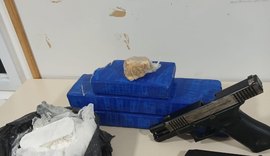 Homem é preso com arma e 2,7kg de drogas em abordagem no Benedito Bentes