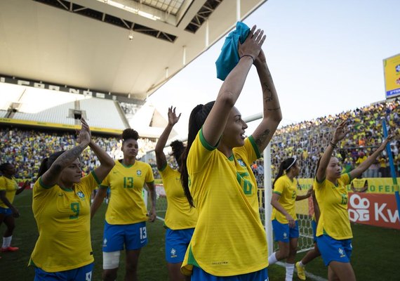 Em último ranking da Fifa antes da Copa Feminina, seleção brasileira sobe uma posição