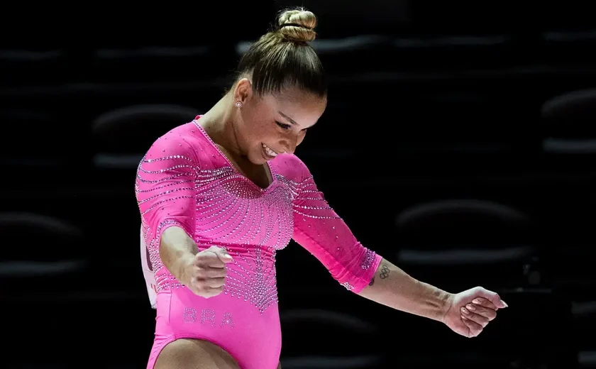 Flávia Saraiva é ouro nas assimétricas da Copa do Mundo de ginástica