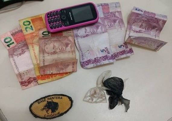 Idosa de 71 anos em posse de 11 pedras de crack é detida por tráfico de drogas