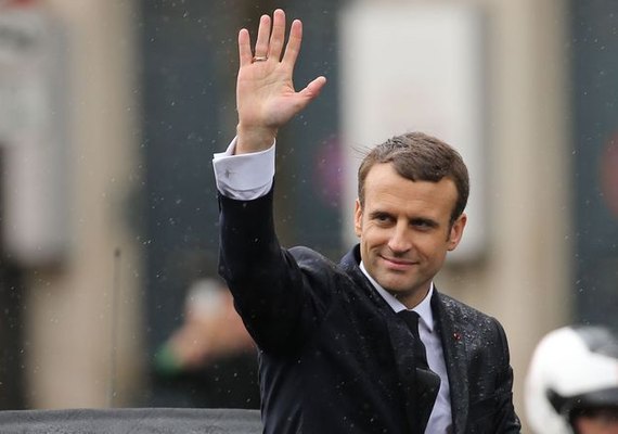 Macron toma posse como presidente e defende uma 'França forte'
