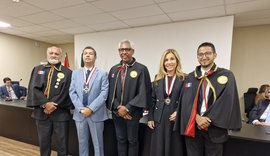 Advogado e diretor do SINDAV, Flávio Farias, recebe medalha Marcos Bernardes de Mello