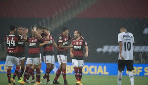 Brasileiro: Flamengo vence Athletico-PR e entra no G4