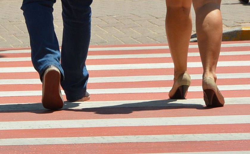 Contran regulamenta aplicação de multas a pedestres e ciclistas a partir de abril