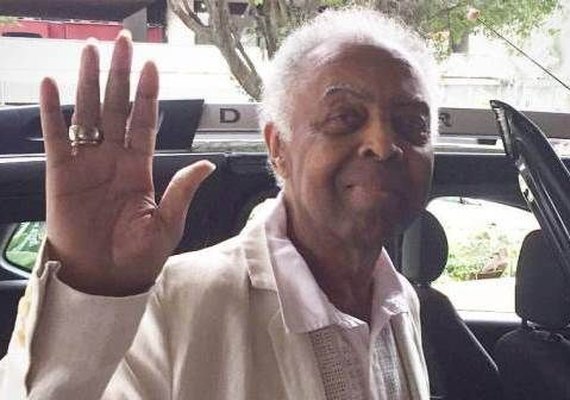 Gilberto Gil deixa hospital após tratamento de insuficiência renal: 'Voltando'