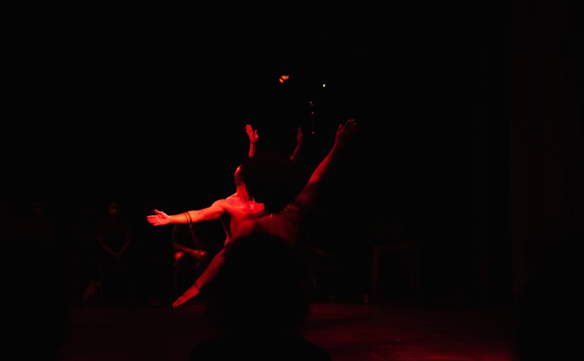 Espetáculo Dança Monstro encerra a programação dos 112 anos do Teatro Deodoro