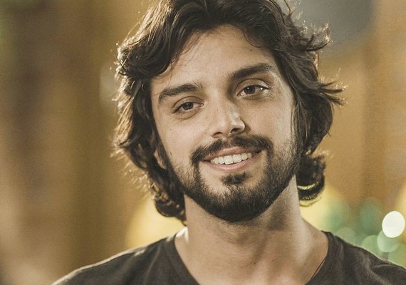 Rodrigo Simas anuncia saída da Globo após 10 anos: 'Muito feliz'
