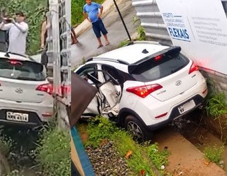 Trem e carro colidem no bairro de Bebedouro