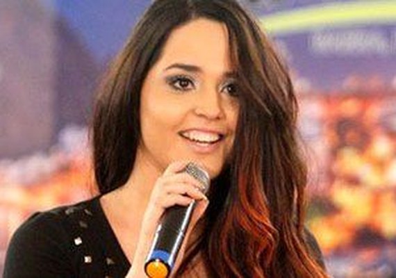 Após participar de festa mundana, Perlla é barrada por pastor em culto
