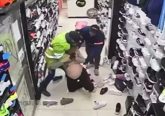 Criminosos invadem loja e espancam grávida na Argentina