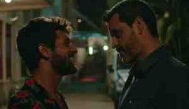 Globo exibe beijo gay no dia que STF criminaliza homofobia