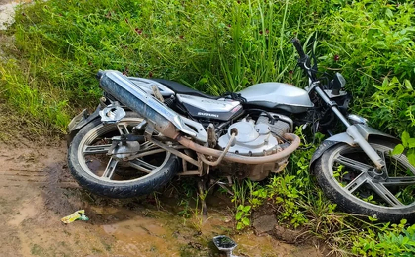 Colisão entre motociclistas deixa ao menos um ferido em Lagoa da Canoa