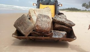 ​Fardos de borracha encalhados nas praias de Alagoas são de naufrágio da 2ª guerra