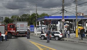Explosão em posto de gasolina fere quatro pessoas em São Paulo