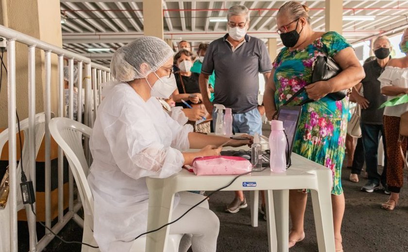 Ponto de vacinação do Maceió Shopping passa a funcionar na área interna a partir desta segunda (18)