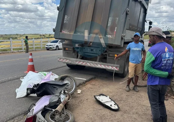 Homem morre em acidente envolvendo caminhão caçamba e motocicleta em Arapiraca