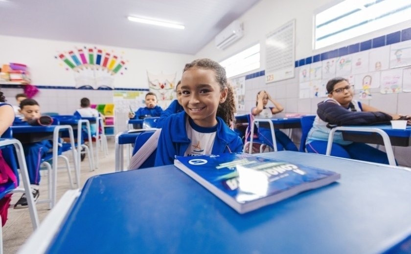 Estudantes da rede pública de Maceió retornaram às aulas nesta terça