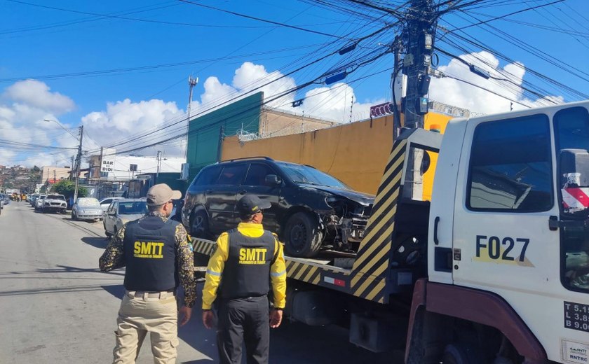 DMTT remove mais de 300 veículos em situação de abandono nas ruas de Maceió