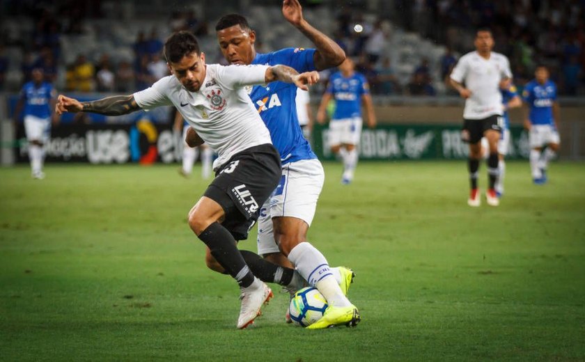 Corinthians perde e segue pressionado pela zona de rebaixamento