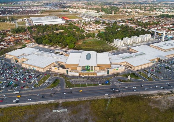 Centro de compras começa o ano com descontos de até 70% na liquida tudo