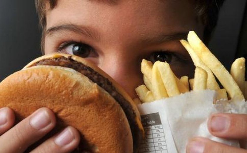 OMS lança guia para enfrentar obesidade em crianças e adolescentes