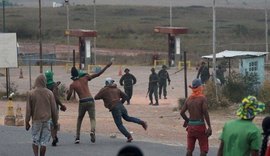 Venezuelanos entram em confronto com militares na fronteira brasileira