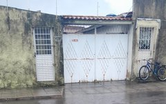 Inundação causa transtornos a moradores do bairro do Prado