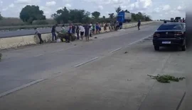 Acidente na BR-101 em Alagoas deixa passageira morta e mototaxista ferido