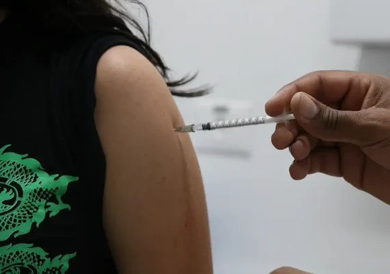 Ministério da Saúde distribui 20 mil doses de vacina contra a Covid-19 para Alagoas