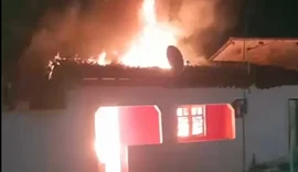 Incêndio destrói casa em Junqueiro e deixa família com apenas a roupa do corpo