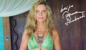 Atriz Bruna Lombardi arrasa com foto de biquíni minúsculo aos 64 anos