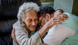 Redação do Enem 2025 aborda as perspectivas para o envelhecimento