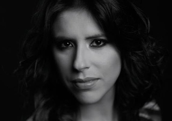 Cantora Renata Finotti faz show beneficente para a APAE em Maceió