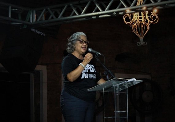 Lenilda Luna vai à justiça por participação no debate na TV Mar
