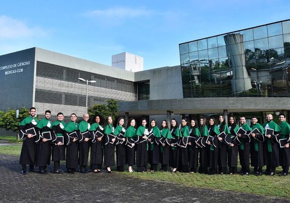 Medicina Arapiraca realiza primeira colação de grau presencial do curso