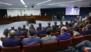Saiba como foi o 1º dia do julgamento de Bolsonaro e mais sete réus