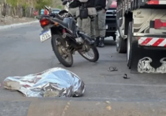 Motociclista morre após bater em caminhão em União dos Palmares