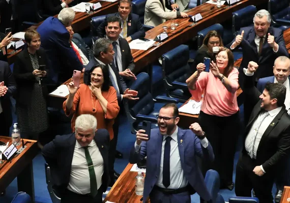 Senado aprova PEC que limita decisões individuais de ministros do STF