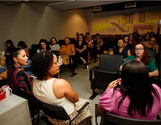 N3 Coworking celebra mês da mulher com roda de conversa e oficina de aquarela