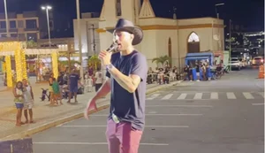 Cantor desabafa após fazer show para plateia vazia em terra natal