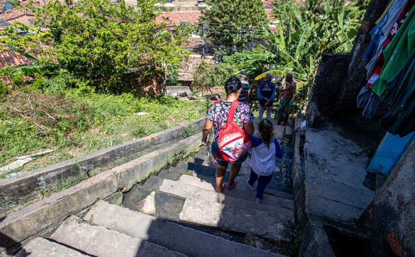 Escadaria vai passar por reforma para dar mais segurança a moradores no Feitosa