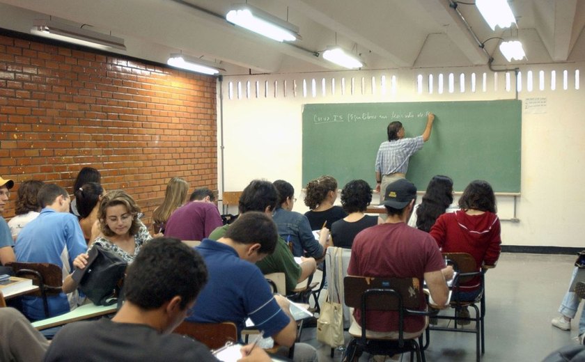 Brasil tem dificuldade em atrair jovens para a carreira de professor